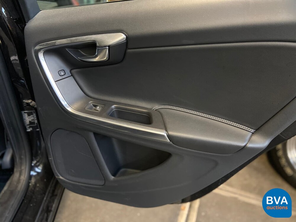 Volvo V60 D6 Plug-in Hybrid AWD 286pk 2015 -Origineel NL-, HZ-776-N