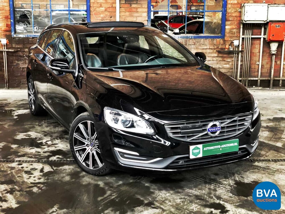 Volvo V60 D6 Plug-in Hybrid AWD 286pk 2015 -Origineel NL-, HZ-776-N