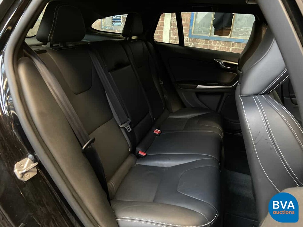 Volvo V60 D6 Plug-in Hybrid AWD 286pk 2015 -Origineel NL-, HZ-776-N