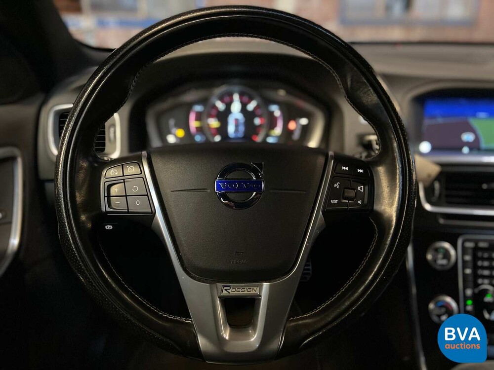 Volvo V60 D6 Plug-in Hybrid R-Design 285 PS 2015 -Original NL-, HK-121-Z.