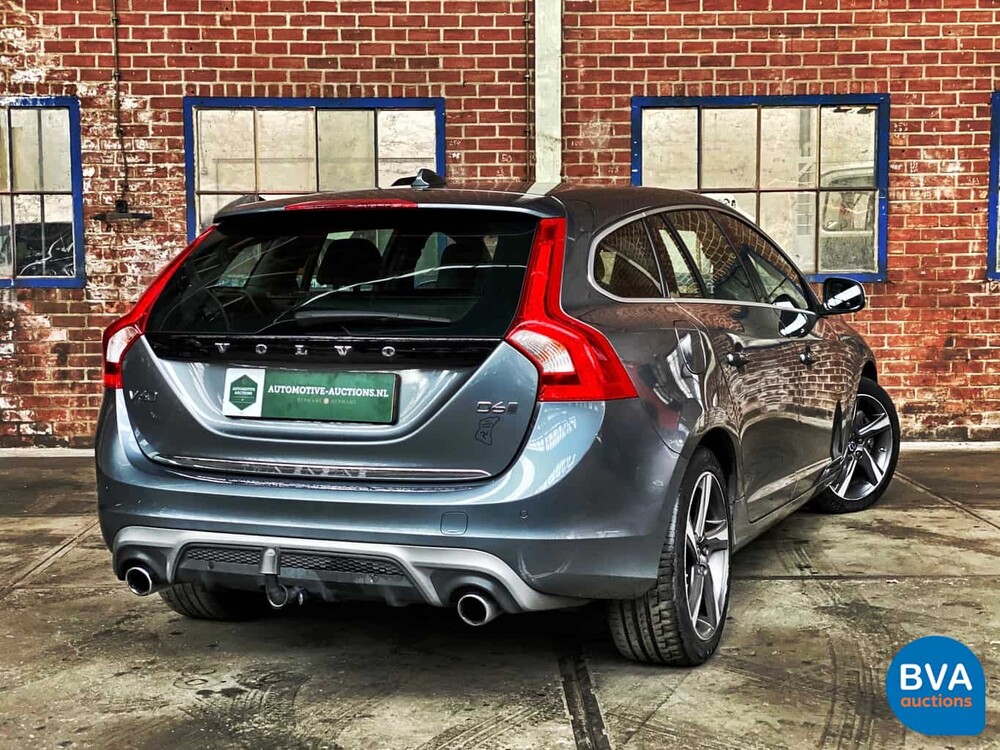 Volvo V60 D6 Plug-in Hybrid R-Design 285 PS 2015 -Original NL-, HK-121-Z.
