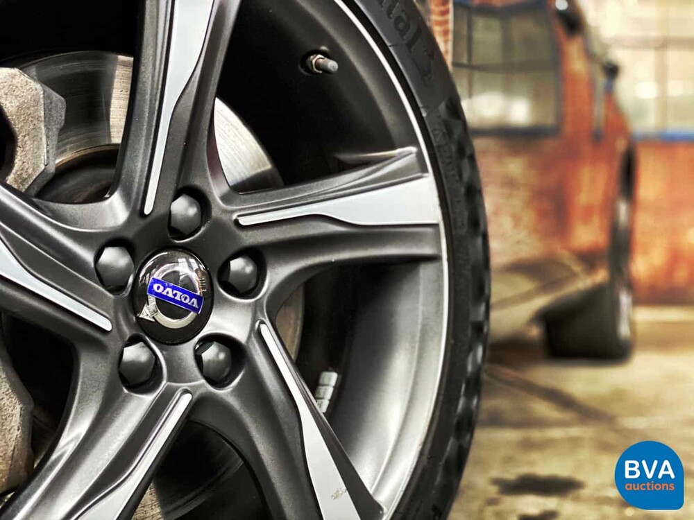 Volvo V60 D6 Plug-in Hybrid R-Design 285 PS 2015 -Original NL-, HK-121-Z.