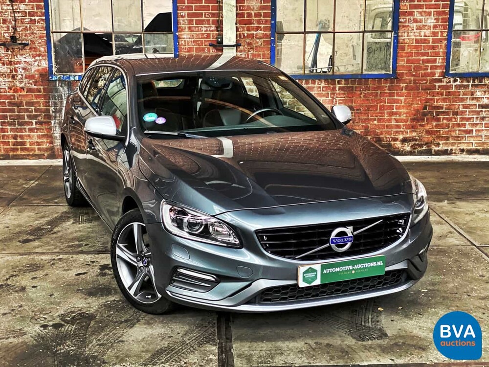 Volvo V60 D6 Plug-in Hybrid R-Design 285 PS 2015 -Original NL-, HK-121-Z.