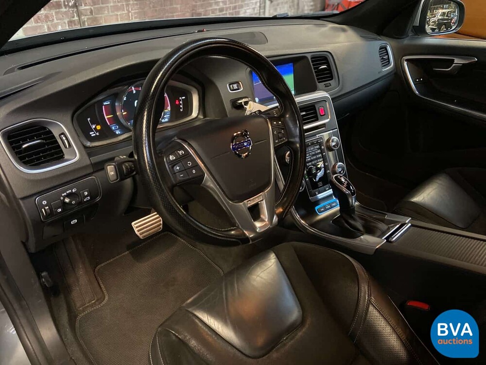 Volvo V60 D6 Plug-in Hybrid R-Design 285 PS 2015 -Original NL-, HK-121-Z.