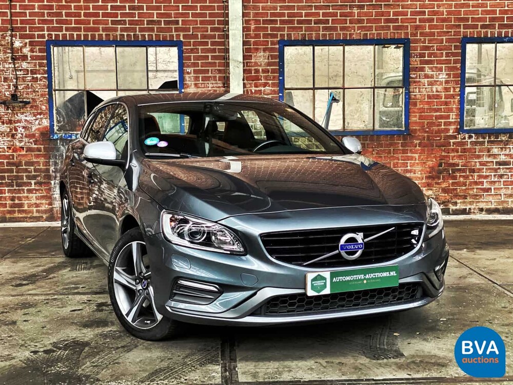 Volvo V60 D6 Plug-in Hybrid R-Design 285 PS 2015 -Original NL-, HK-121-Z.