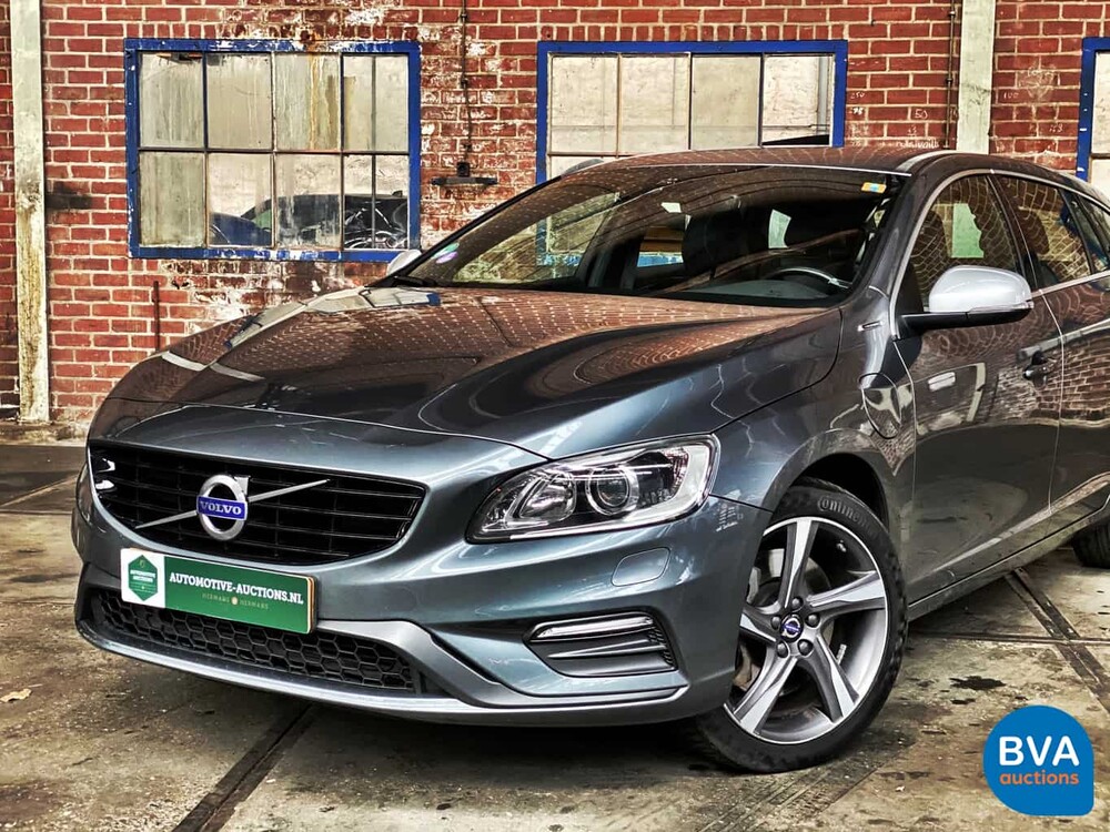 Volvo V60 D6 Plug-in Hybrid R-Design 285 PS 2015 -Original NL-, HK-121-Z.