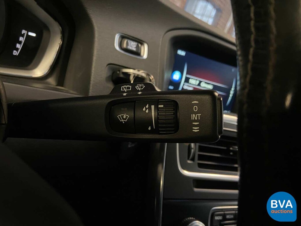 Volvo V60 D6 Plug-in Hybrid R-Design 285 PS 2015 -Original NL-, HK-121-Z.