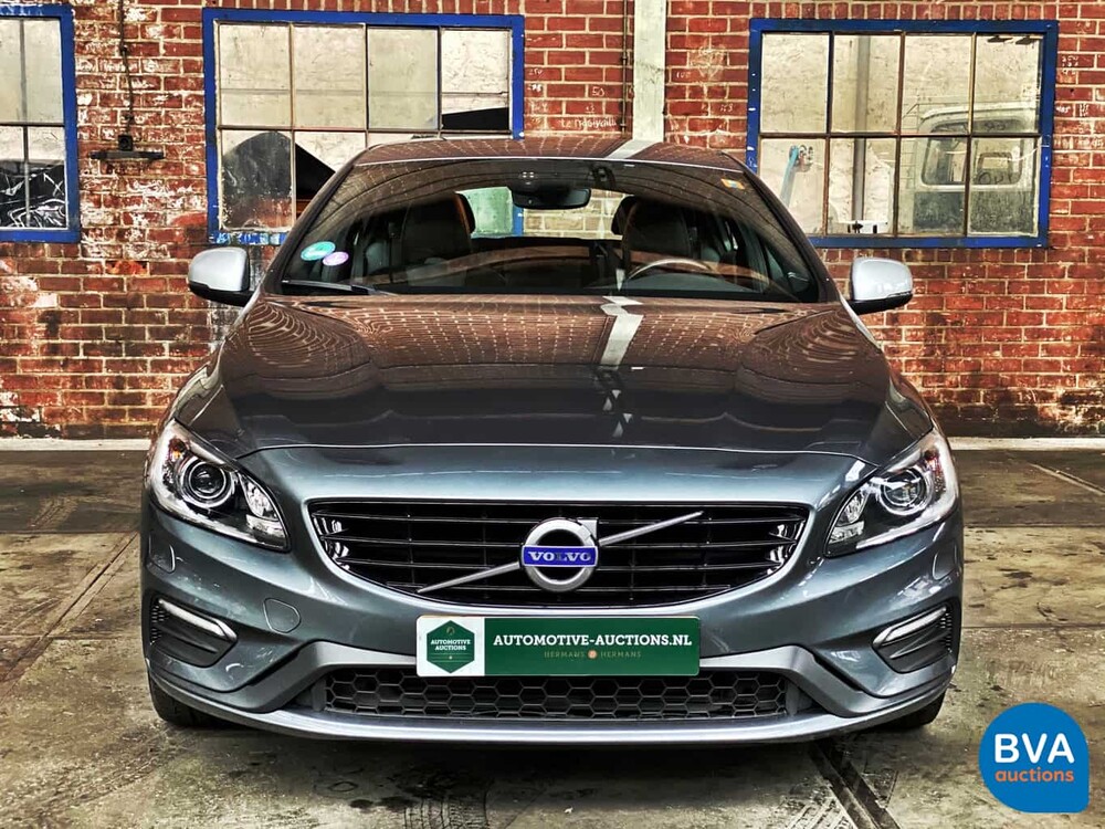 Volvo V60 D6 Plug-in Hybrid R-Design 285 PS 2015 -Original NL-, HK-121-Z.