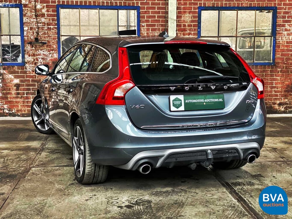 Volvo V60 D6 Plug-in Hybrid R-Design 285 PS 2015 -Original NL-, HK-121-Z.