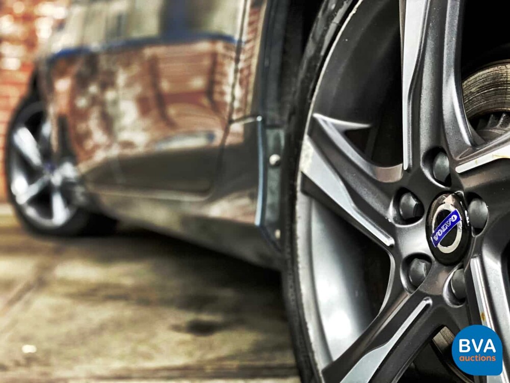 Volvo V60 D6 Plug-in Hybrid R-Design 285 PS 2015 -Original NL-, HK-121-Z.