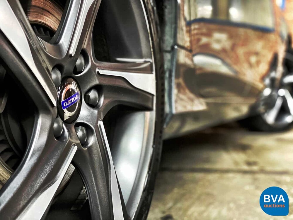 Volvo V60 D6 Plug-in Hybrid R-Design 285 PS 2015 -Original NL-, HK-121-Z.