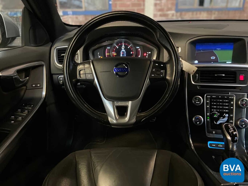 Volvo V60 D6 Plug-in Hybrid R-Design 285 PS 2015 -Original NL-, HK-121-Z.