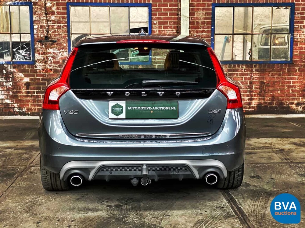 Volvo V60 D6 Plug-in Hybrid R-Design 285 PS 2015 -Original NL-, HK-121-Z.