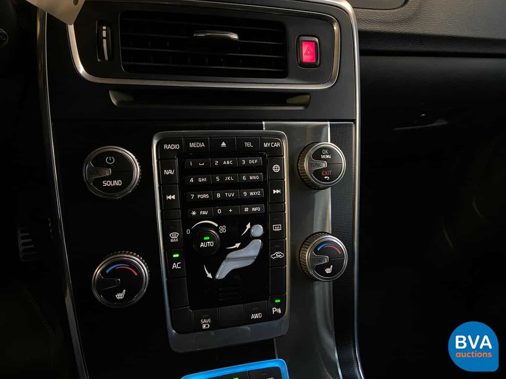 Volvo V60 D6 Plug-in Hybrid R-Design 285 PS 2015 -Original NL-, HK-121-Z.