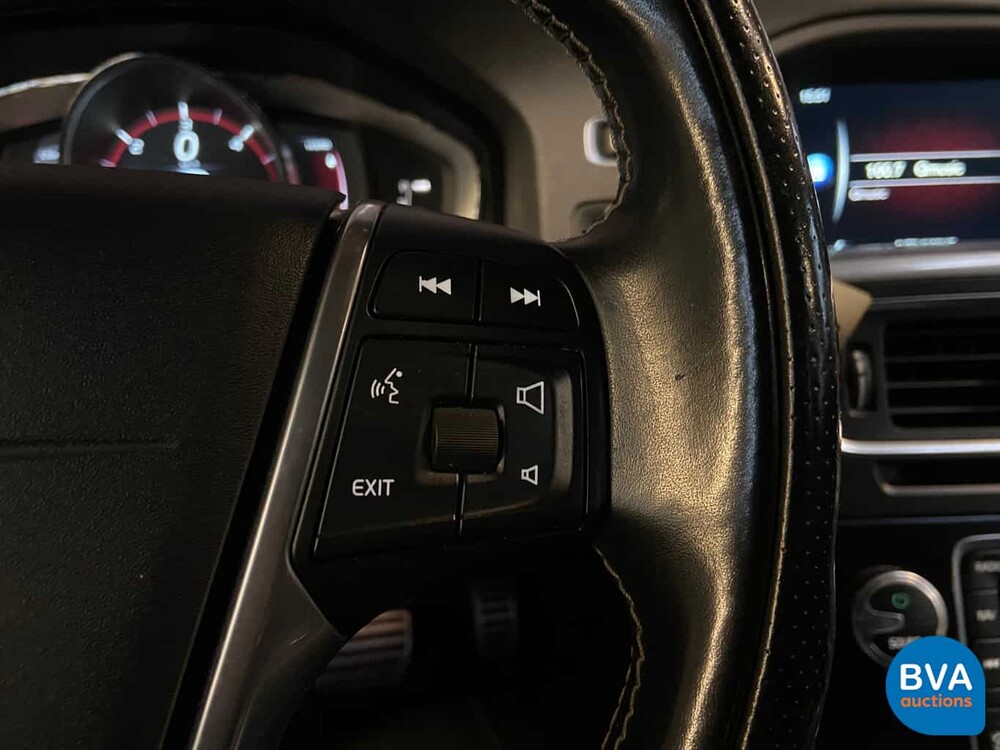 Volvo V60 D6 Plug-in Hybrid R-Design 285 PS 2015 -Original NL-, HK-121-Z.