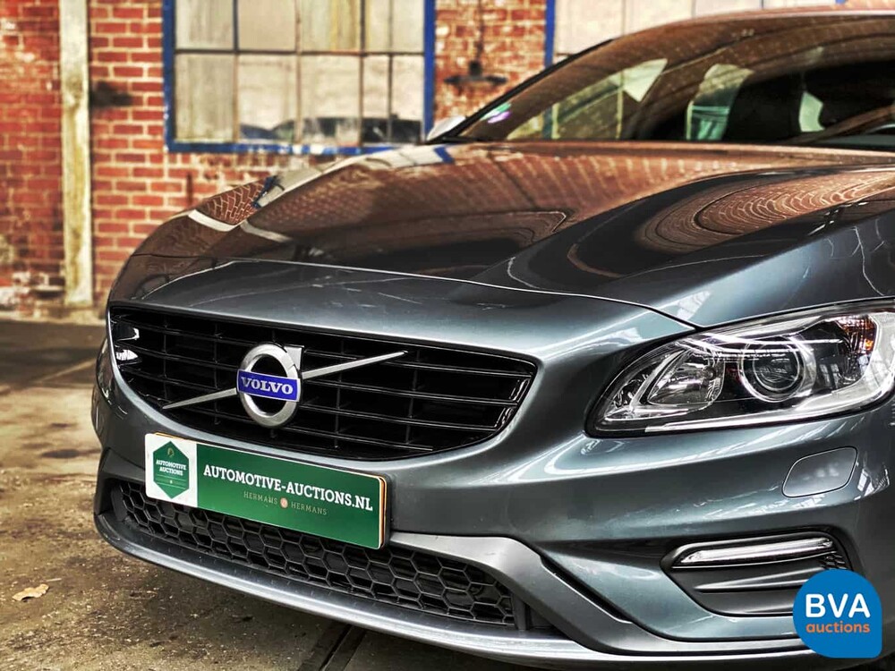 Volvo V60 D6 Plug-in Hybrid R-Design 285 PS 2015 -Original NL-, HK-121-Z.