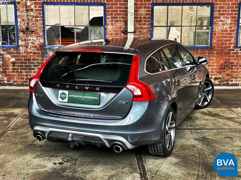 Volvo V60 D6 Plug-in Hybrid R-Design 285 PS 2015 -Original NL-, HK-121-Z.