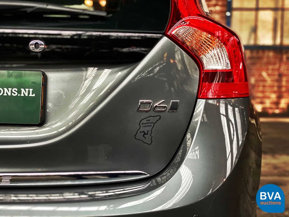 Volvo V60 D6 Plug-in Hybrid R-Design 285 PS 2015 -Original NL-, HK-121-Z.