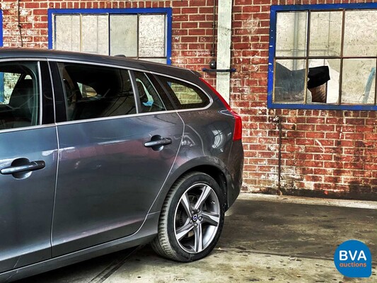 Volvo V60 D6 Plug-in Hybrid R-Design 285hp 2015 -Original NL-, HK-121-Z.