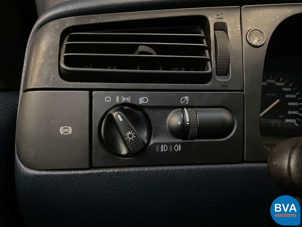 Volkswagen Golf 2.8 VR6 174hp Original NL 1992, FB-DR-87.