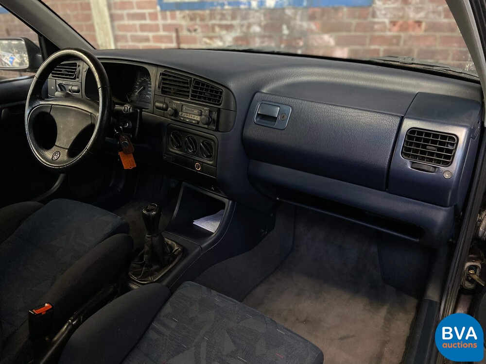 Volkswagen Golf 2.8 VR6 174hp Original NL 1992, FB-DR-87.