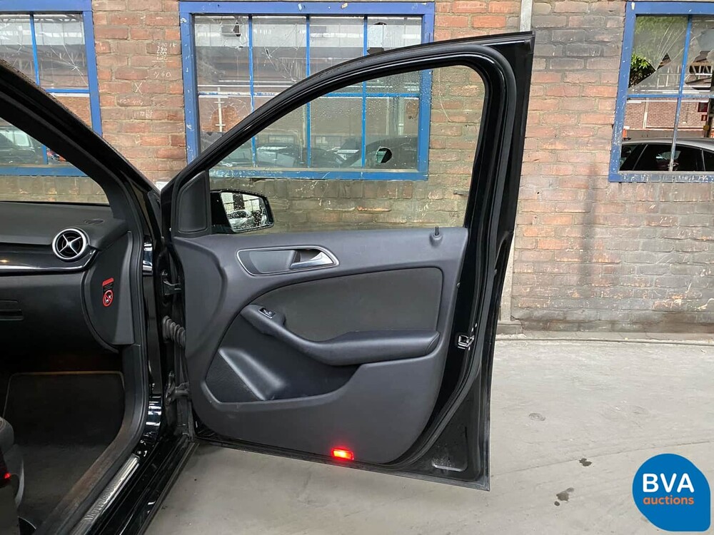 Mercedes-Benz B180 Blue Efficiency 122pk B-Klasse Ambition 2012 -Org NL-, 13-XKS-1