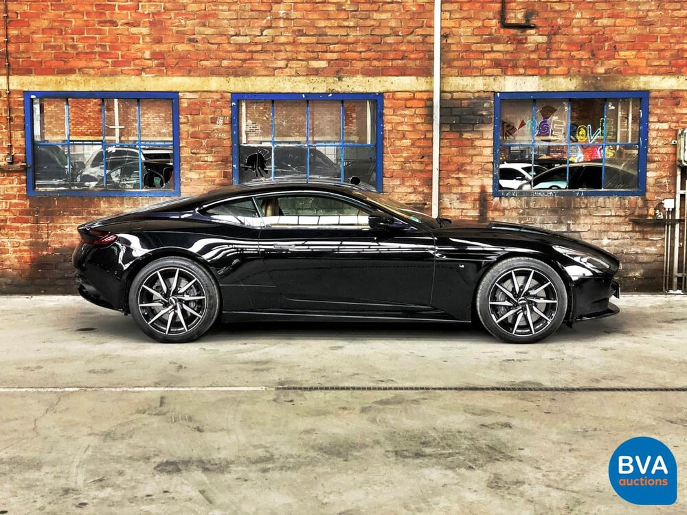 Aston Martin DB11 5.2 V12 Coupé Garantie 609 PS 2017.