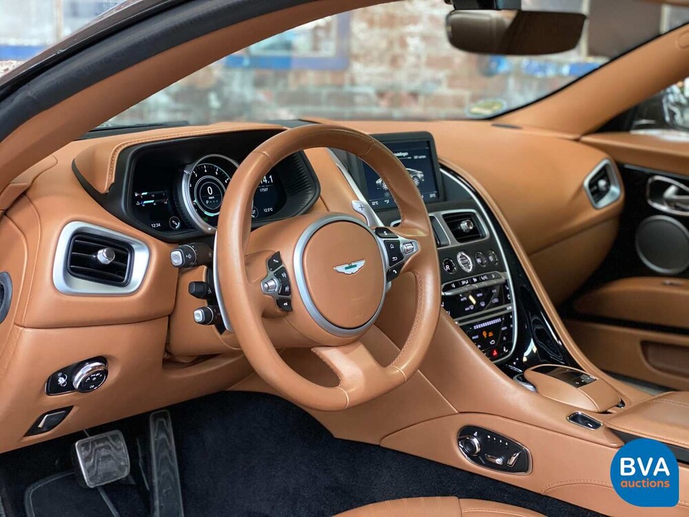 Aston Martin DB11 5.2 V12 Coupé Garantie 609 PS 2017.