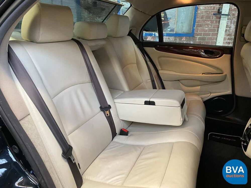 Jaguar XJ 4.2 Supercharged V8 Super 396 PS - Original NL - 2004 Youngtimer, 89-NR-NP.