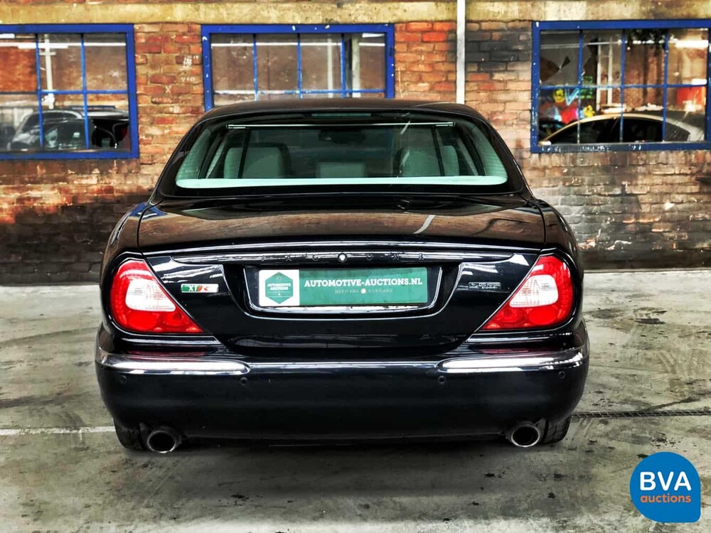 Jaguar XJ 4.2 Supercharged V8 Super 396 PS - Original NL - 2004 Youngtimer, 89-NR-NP.