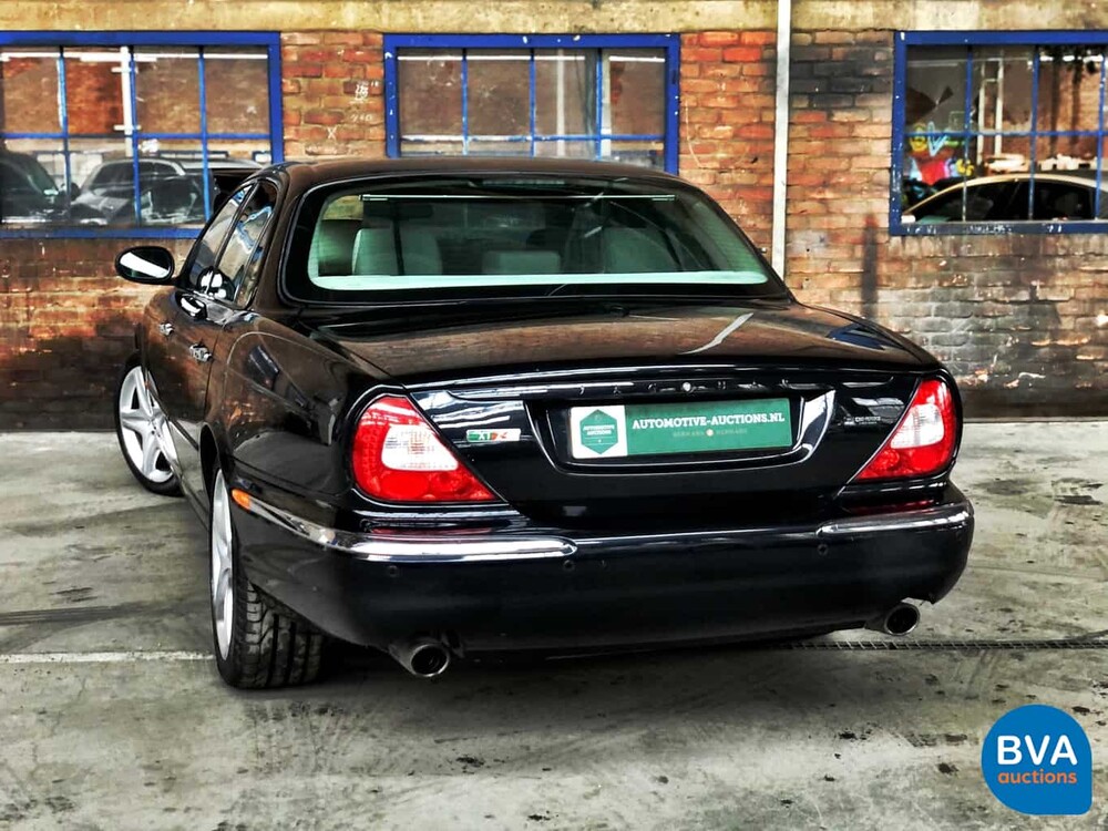 Jaguar XJ 4.2 Supercharged V8 Super 396 PS - Original NL - 2004 Youngtimer, 89-NR-NP.