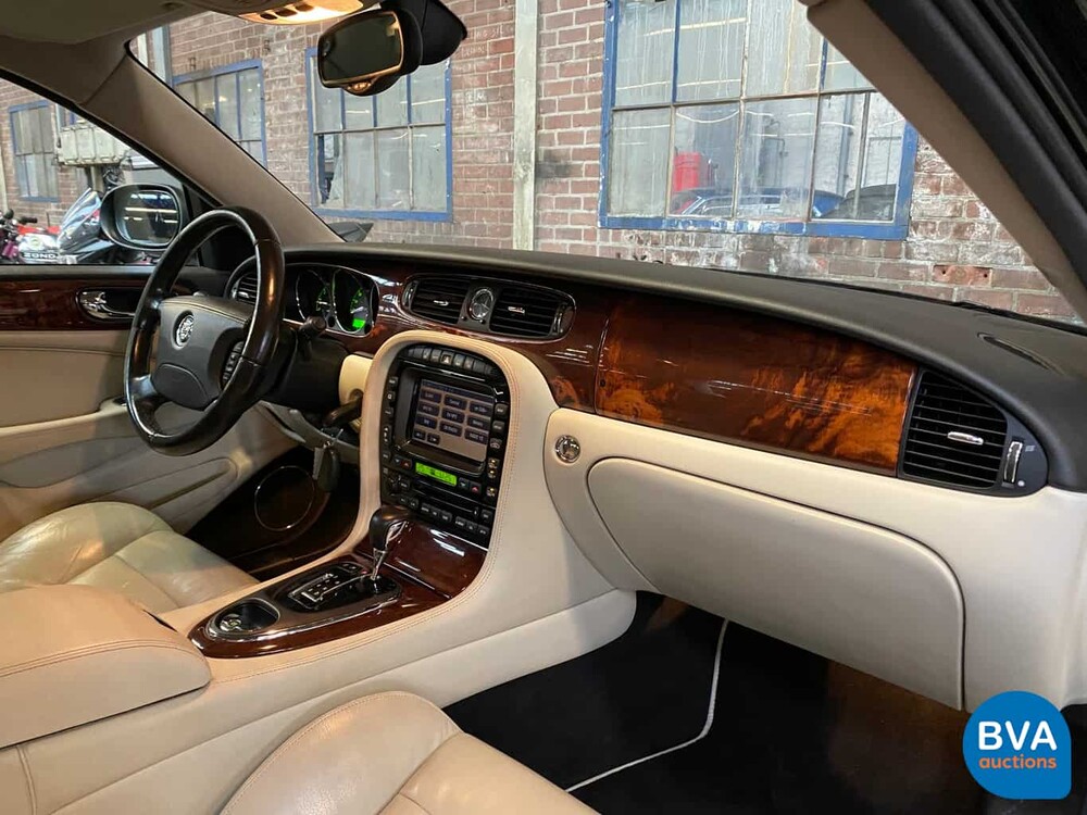 Jaguar XJ 4.2 Supercharged V8 Super 396 PS - Original NL - 2004 Youngtimer, 89-NR-NP.