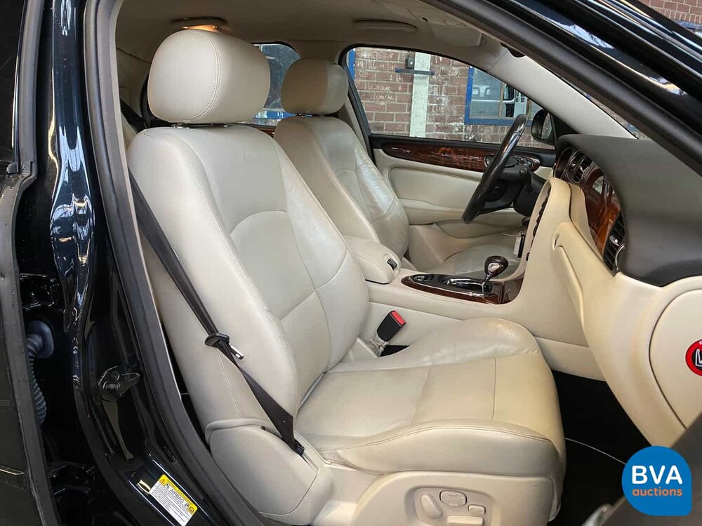 Jaguar XJ 4.2 Supercharged V8 Super 396 PS - Original NL - 2004 Youngtimer, 89-NR-NP.