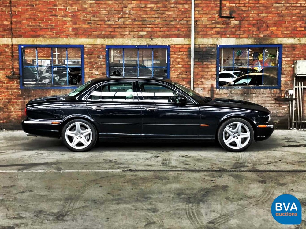 Jaguar XJ 4.2 Supercharged V8 Super 396 PS - Original NL - 2004 Youngtimer, 89-NR-NP.