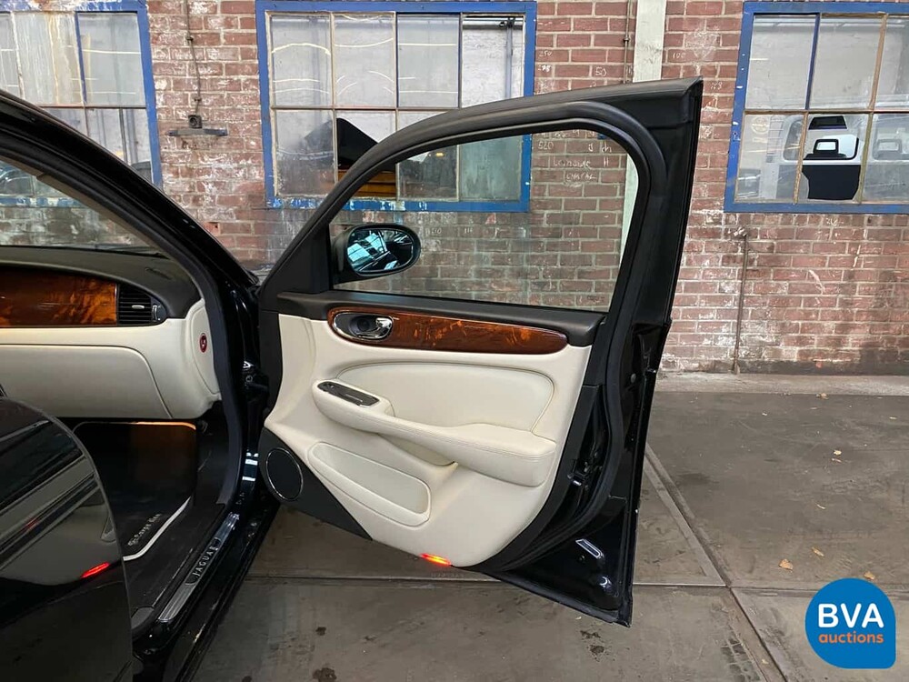 Jaguar XJ 4.2 Supercharged V8 Super 396 PS - Original NL - 2004 Youngtimer, 89-NR-NP.