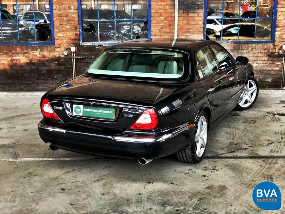 Jaguar XJ 4.2 Supercharged V8 Super 396 PS - Original NL - 2004 Youngtimer, 89-NR-NP.