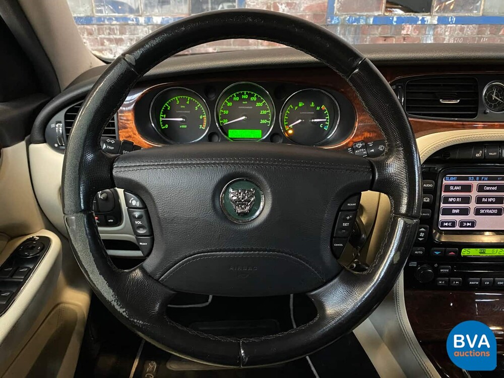 Jaguar XJ 4.2 Supercharged V8 Super 396 PS - Original NL - 2004 Youngtimer, 89-NR-NP.