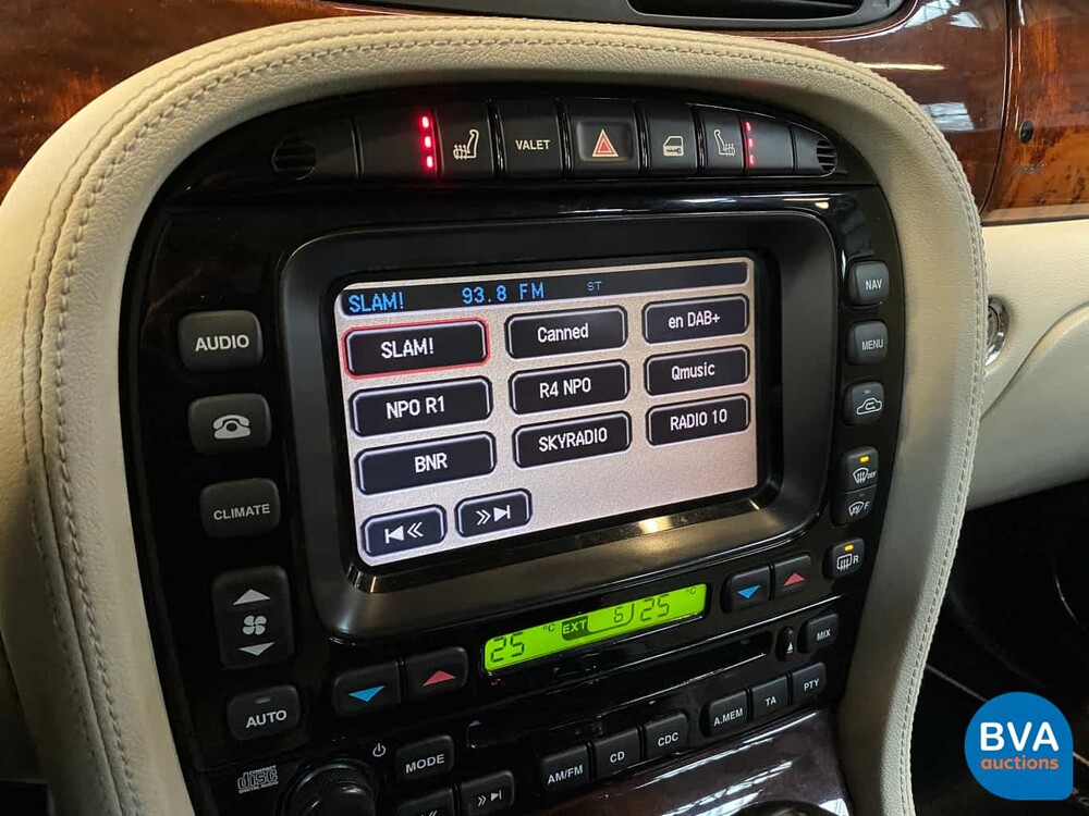 Jaguar XJ 4.2 Supercharged V8 Super 396 PS - Original NL - 2004 Youngtimer, 89-NR-NP.