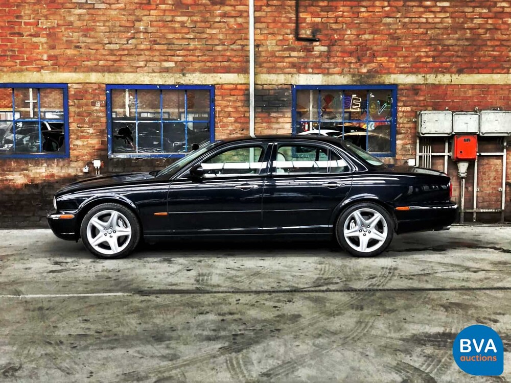 Jaguar XJ 4.2 Supercharged V8 Super 396 PS - Original NL - 2004 Youngtimer, 89-NR-NP.