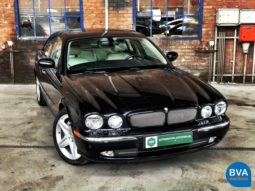 Jaguar XJ 4.2 Supercharged V8 Super 396 PS - Original NL - 2004 Youngtimer, 89-NR-NP.