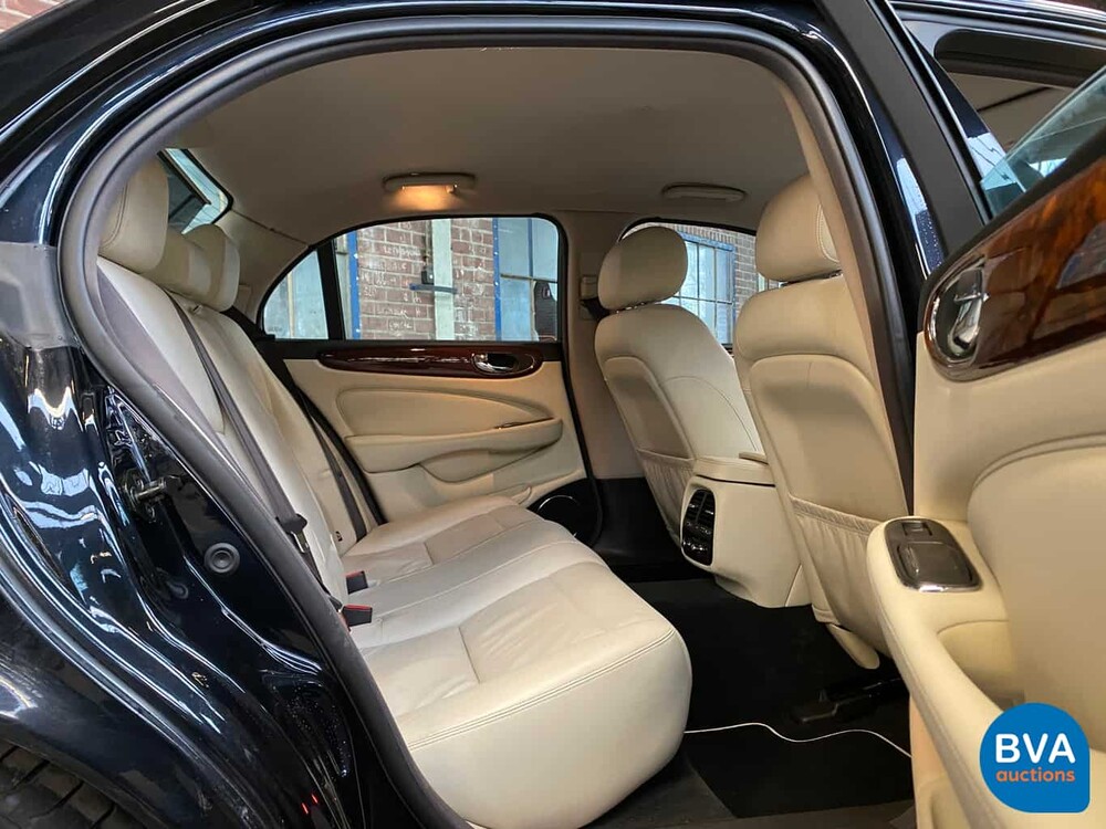 Jaguar XJ 4.2 Supercharged V8 Super 396 PS - Original NL - 2004 Youngtimer, 89-NR-NP.