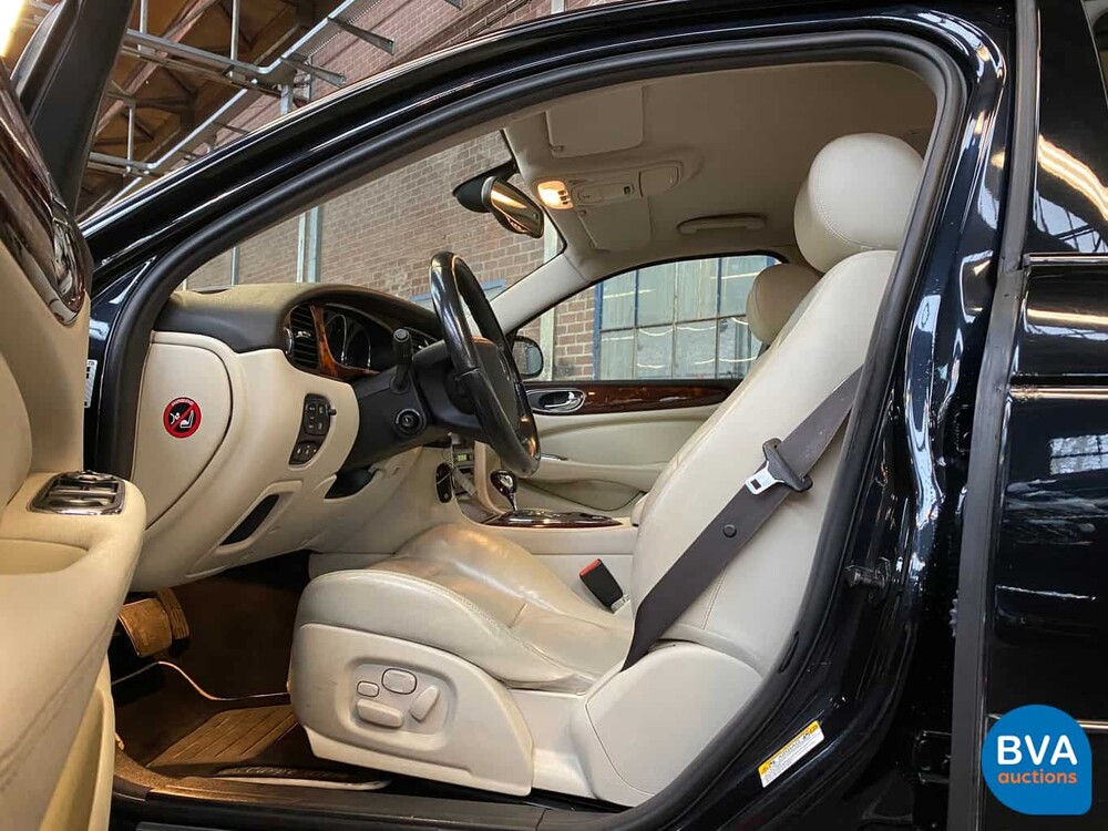 Jaguar XJ 4.2 Supercharged V8 Super 396 PS - Original NL - 2004 Youngtimer, 89-NR-NP.