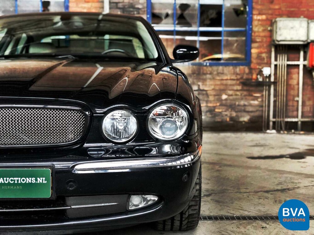 Jaguar XJ 4.2 Supercharged V8 Super 396 PS - Original NL - 2004 Youngtimer, 89-NR-NP.