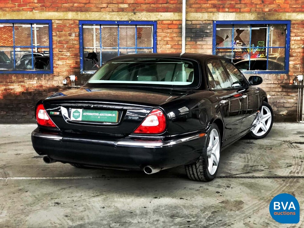 Jaguar XJ 4.2 Supercharged V8 Super 396 PS - Original NL - 2004 Youngtimer, 89-NR-NP.