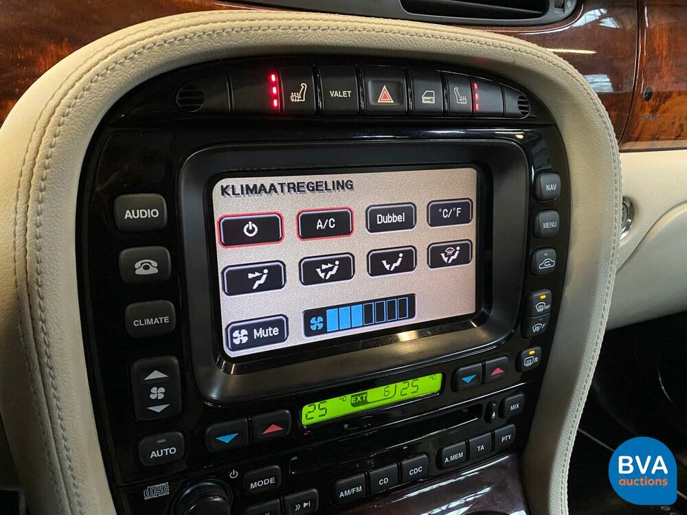 Jaguar XJ 4.2 Supercharged V8 Super 396 PS - Original NL - 2004 Youngtimer, 89-NR-NP.