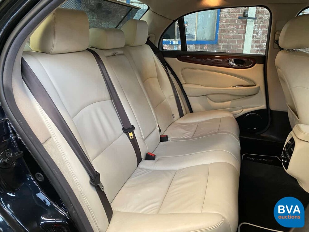 Jaguar XJ 4.2 Supercharged V8 Super 396 PS - Original NL - 2004 Youngtimer, 89-NR-NP.
