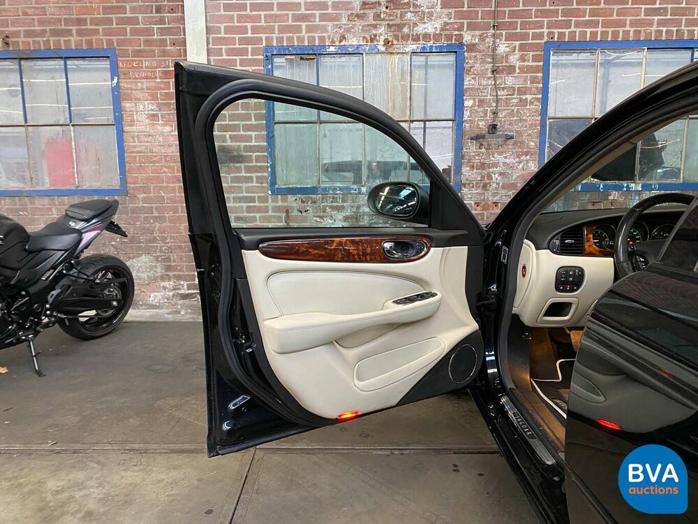 Jaguar XJ 4.2 Supercharged V8 Super 396 PS - Original NL - 2004 Youngtimer, 89-NR-NP.