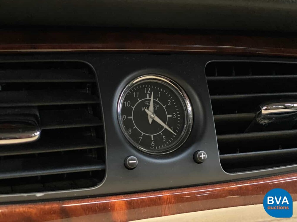 Jaguar XJ 4.2 Supercharged V8 Super 396 PS - Original NL - 2004 Youngtimer, 89-NR-NP.