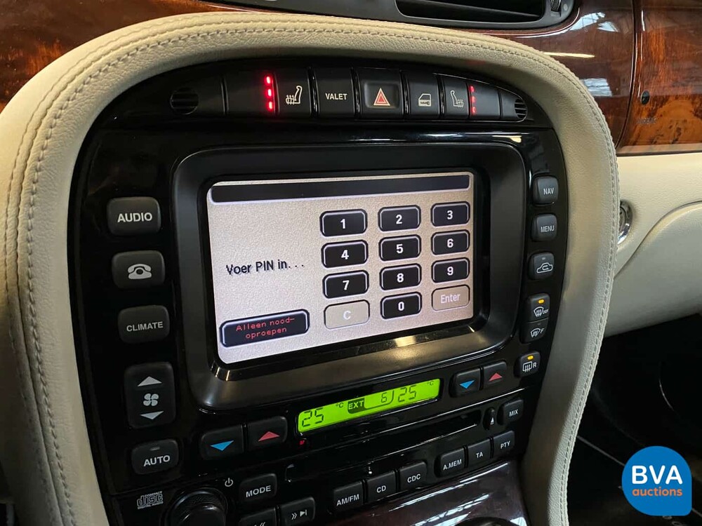 Jaguar XJ 4.2 Supercharged V8 Super 396 PS - Original NL - 2004 Youngtimer, 89-NR-NP.