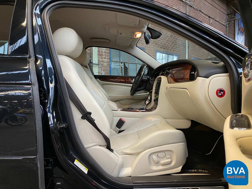 Jaguar XJ 4.2 Supercharged V8 Super 396 PS - Original NL - 2004 Youngtimer, 89-NR-NP.